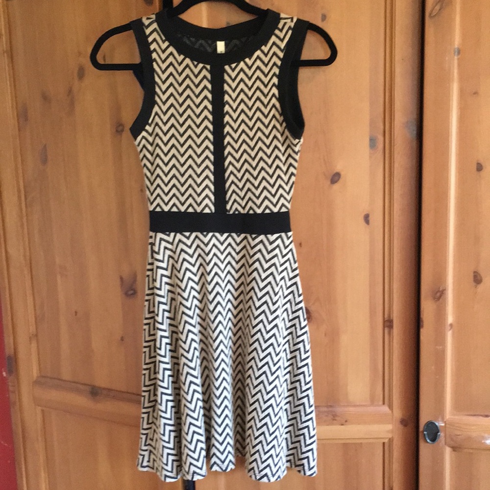Black and cream chevron print dress
